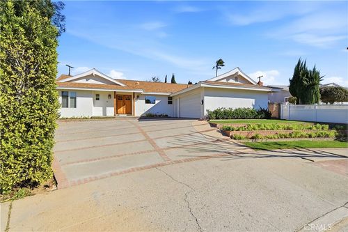 10560 Limerick, Chatsworth, CA, 91311 | Card Image