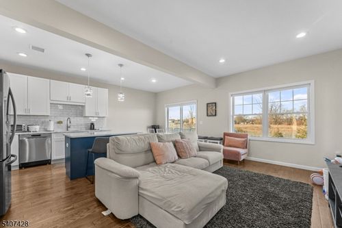 76 Valerie Dr, Manville, NJ, 08835-1429 | Card Image