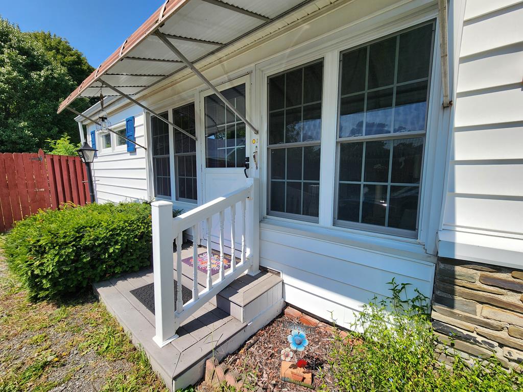 Spruce St, Elmira, NY 14904