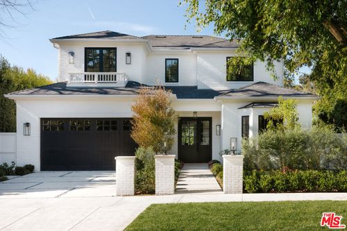 427 N Bundy Dr, Los Angeles, CA, 90049 | Card Image