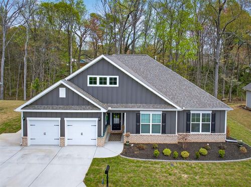 118 Golden Oaks Dr, Hartwell, GA, 30643-6713 | Card Image