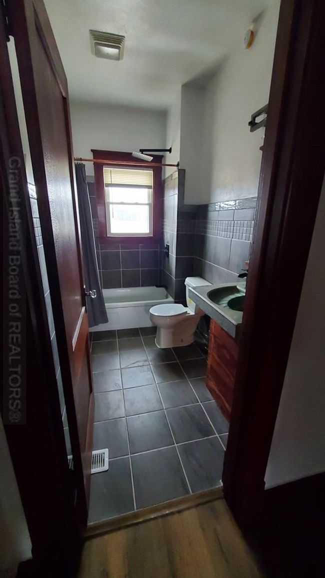 Main Level bath | Image 12