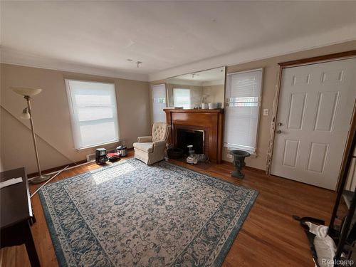 20293 Washtenaw St, Harper Woods, MI, 48225-2227 | Card Image