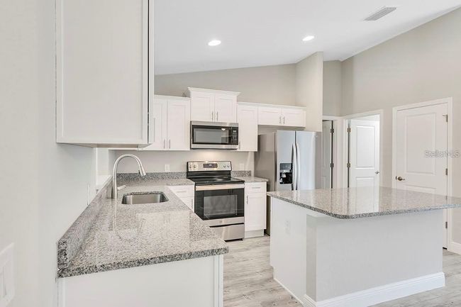 13460 Sw 107 Th St, House other with 3 bedrooms, 2 bathrooms and null parking in DUNNELLON FL | Image 4