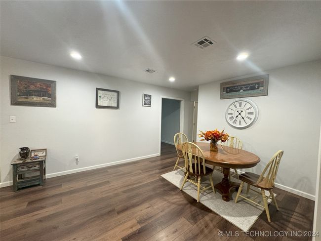 Main Living Area | Image 10