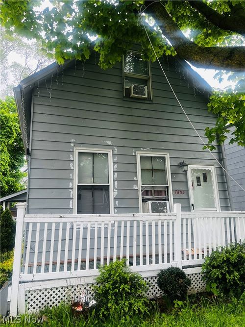 7605 Lawn Ave, Cleveland, OH, 44102-4167 | Card Image