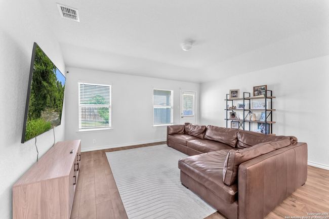 195 Cuban Emerald, House other with 5 bedrooms, 3 bathrooms and null parking in San Antonio TX | Image 6