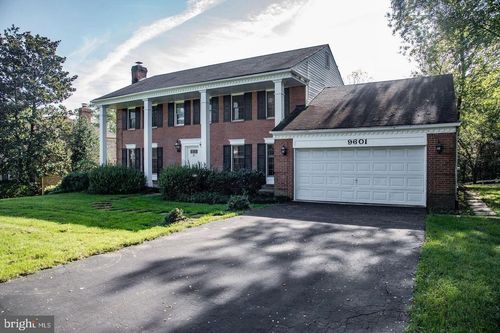 9601 Persimmon Tree Rd, Potomac, MD, 20854-4702 | Card Image