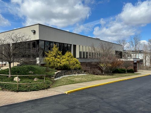 200-2015 W Crosstown Pkwy, Kalamazoo, MI, 49008-1936 | Card Image