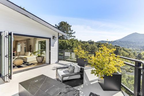 30 Corte Sereno, Greenbrae, CA, 94904-1101 | Card Image