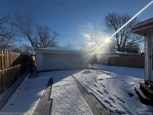 23204 Blackett Ave, Warren, MI, 48089-4402 | Card Image