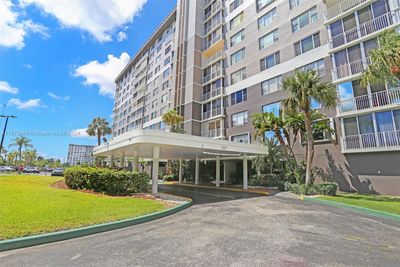 212 - 3850 Washington St, Condo with 2 bedrooms, 2 bathrooms and null parking in Hollywood FL | Image 3