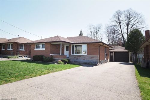 25 Munroe St, Kitchener, ON, N2C1V8 | Card Image