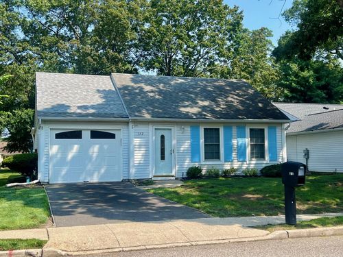 342-342 Edinburgh Dr, Ridge, NY, 11961-2012 | Card Image