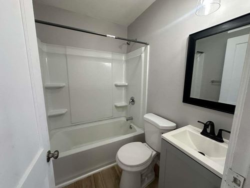 2-267 Silvcer Street, Manchester, NH, 03103 | Card Image