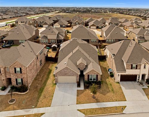 813 Sweeping Butte Drive, Fort Worth, TX, 76052 | Card Image