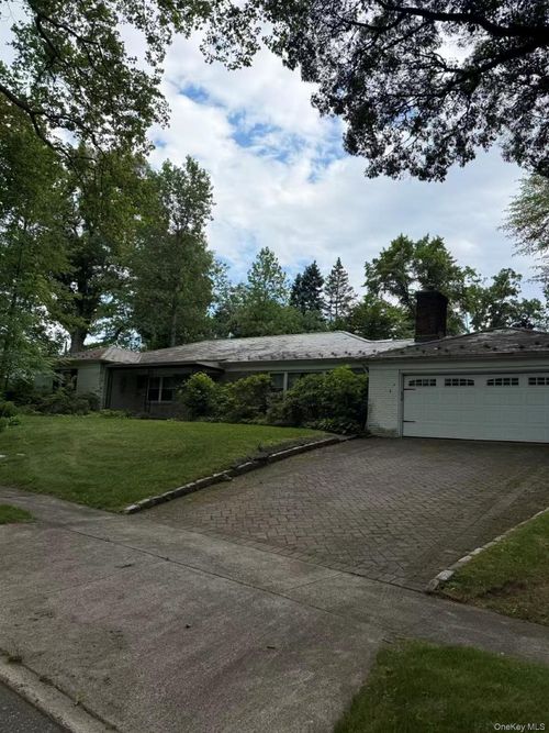 10 Hempton Road, North Hempstead, NY, 11020 | Card Image