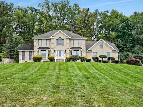 6 Fairlane Dr, Bluefield, VA, 24605-9633 | Card Image