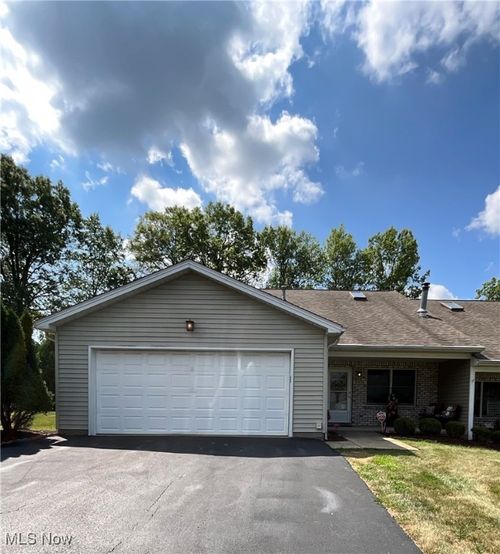 557 Wilcox Rd, Austintown, OH, 44515-6204 | Card Image