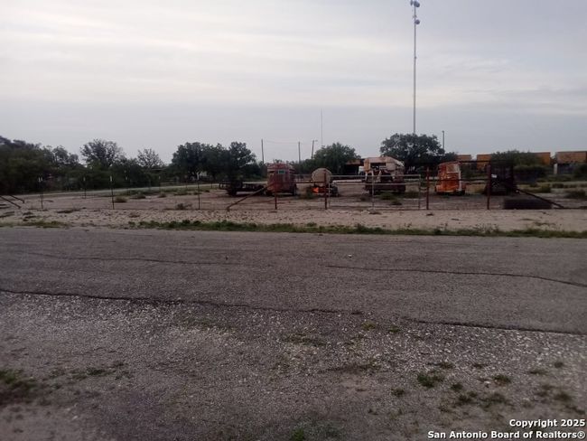 715 Ranch Road 1572, House other with 3 bedrooms, 2 bathrooms and null parking in Spofford TX | Image 11