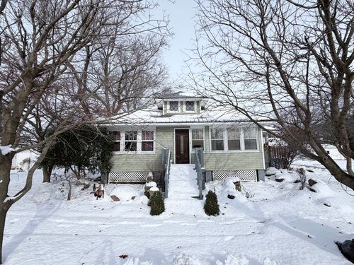 102 E Lincoln St, Pesotum, IL, 61863-9585 | Card Image