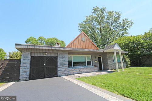 2205 Mary Ln, BROOMALL, PA, 19008-2231 | Card Image