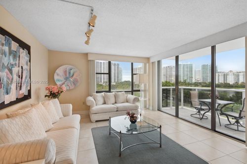 603-3625 N Country Club Dr, Aventura, FL, 33180-1712 | Card Image