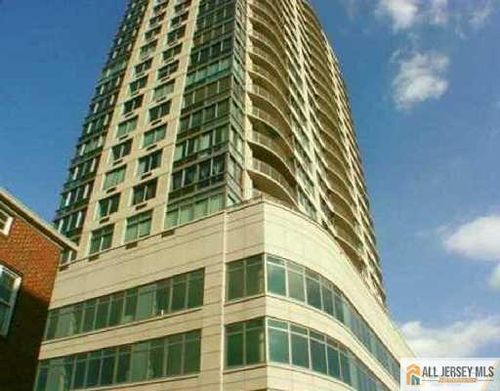 apt-2004-1 Spring St, New Brunswick, NJ, 08901-2969 | Card Image