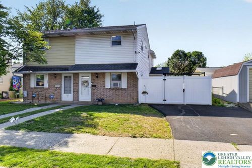 251 Edward Ln, CATASAUQUA, PA, 18032-1338 | Card Image
