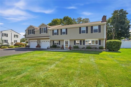 4 Roosevelt Dr, Bristol, RI, 02809-4115 | Card Image