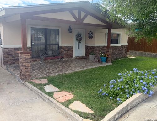 783 Trinity St, Eagle Pass, TX, 78852-4047 | Card Image