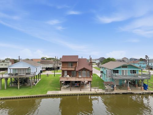 215 Redfish Dr, Freeport, TX, 77541-7993 | Card Image