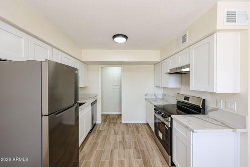 2255 W Wagon Wheel Dr, Phoenix, AZ, 85021-6939 | Card Image