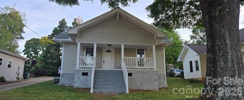 227 W B St, Newton, NC, 28658-3923 | Card Image