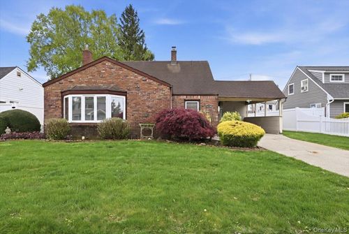 44 Cliff Ln, Levittown, NY, 11756-1011 | Card Image