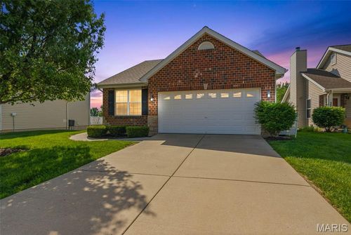 326 Stone Village Dr, Wentzville, MO, 63385-3285 | Card Image