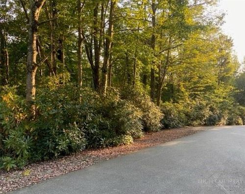 6285 Upper Creek Dr, Newland, NC, 28657-7340 | Card Image
