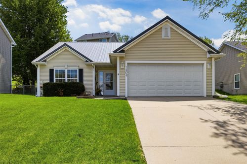 1404 Woolridge Dr, Coralville, IA, 52241-3034 | Card Image