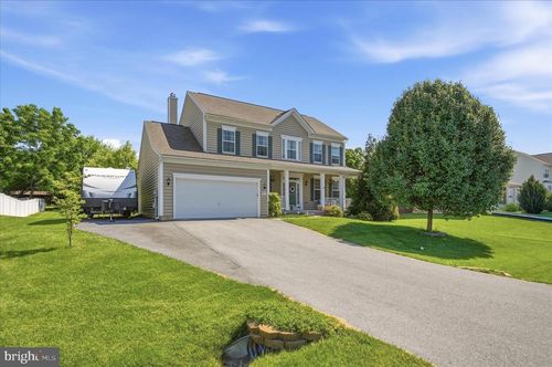 561 Chickamauga Dr, HARPERS FERRY, WV, 25425-2515 | Card Image
