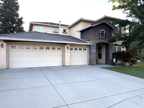 3200 Mont Cliff Ct, Modesto, CA, 95355-8476 | Card Image