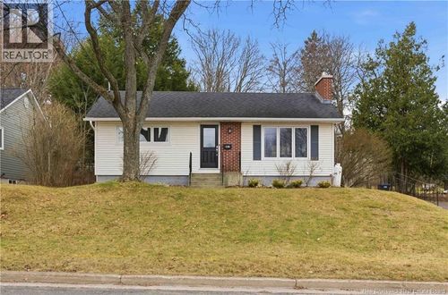 130 Edinburgh St, Fredericton, NB, E3B2C9 | Card Image