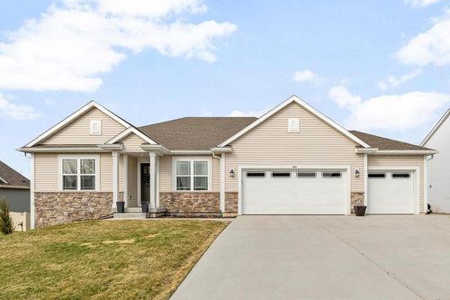 625 Mary Way, Slinger, WI, 53086-3204 | Card Image