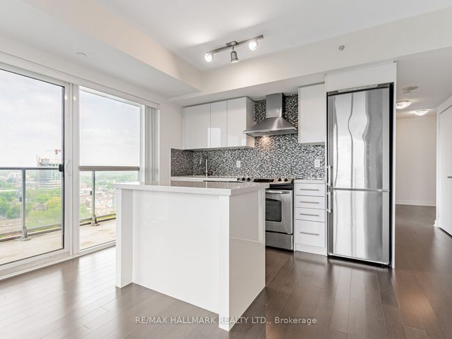 1702 - 58 Orchard View Blvd, Condo with 2 bedrooms, 1 bathrooms and null parking in Toronto ON | Image 9