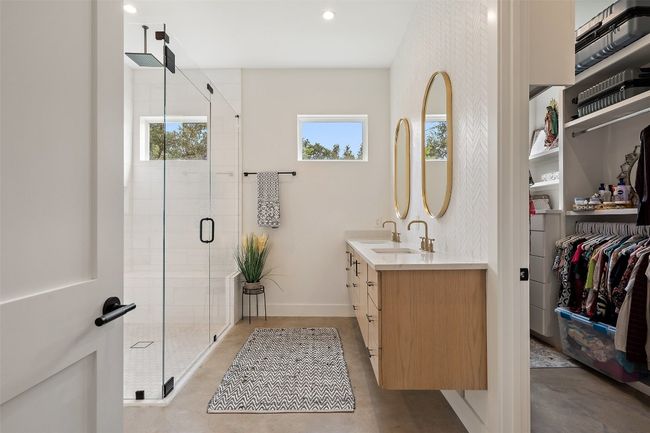 Main Bathroom | Image 24