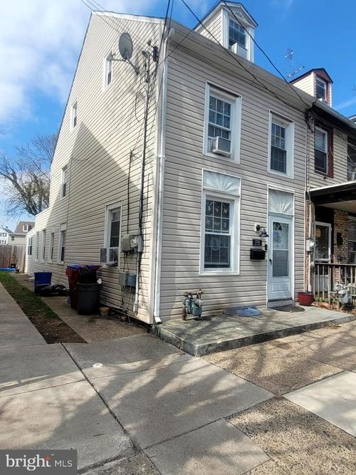 574 Bath St, BRISTOL, PA, 19007-3604 | Card Image