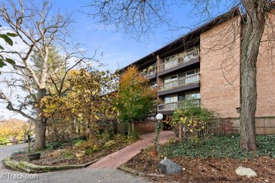 PB - 5700 Hillcrest Lane, Condo with 2 bedrooms, 1 bathrooms and 1 parking in Lisle IL | Image 1