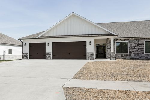 712 Big Rock Park Rd, Pella, IA, 50219-1046 | Card Image