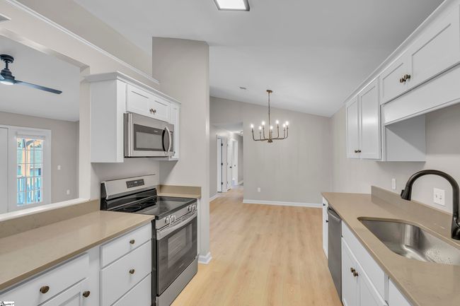 805 Pelham Square Way, Condo with 3 bedrooms, 2 bathrooms and null parking in Greer SC | Image 6