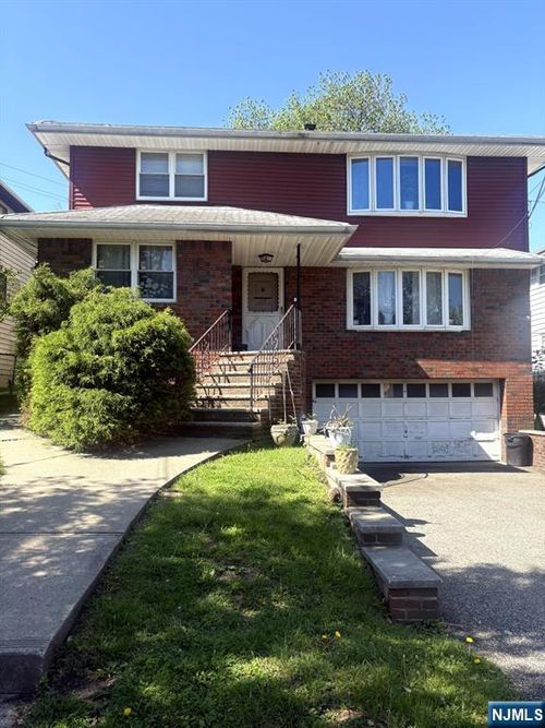 54 W Columbia Ave, Palisades Park, NJ, 07650-3072 | Card Image