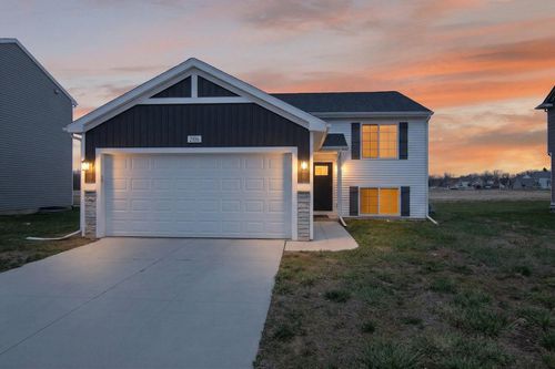 2106 Farm Valley Rd, Adrian, MI, 49221-8906 | Card Image